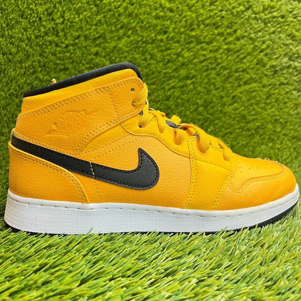 Nike Air Jordan 1 Mid SE Boys Size 6Y Gold Black Athletic Leather Shoes Sneakers